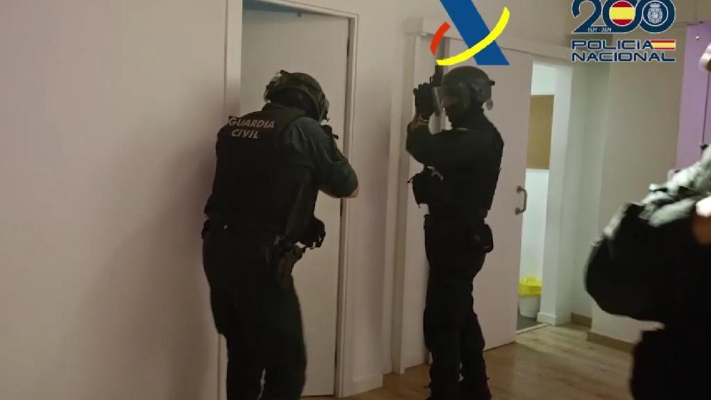 Un registro durante la operación de liberación de las mujeres explotadas sexualmente.