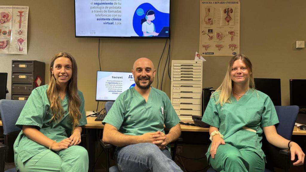 Dr. Miguel García y las doctoras Lucía Rodríguez e Inés Cividanes.
