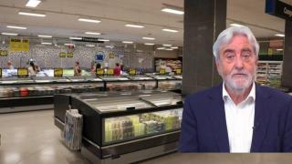 Montaje de Mercadona con el empleado.