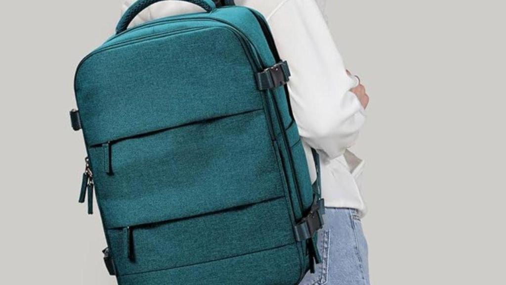 Amazon lo ha vuelto a hacer: rebajada la mochila de viaje más viral justo a las puertas del mes de agosto