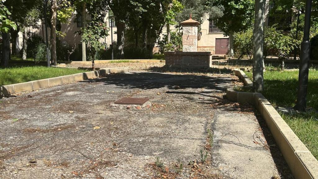 Patio y jardín de la residencia que se va a remodelar