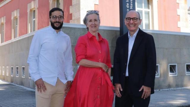 Juan José Cartelle (CITENI), María del Pilar de la Cruz (Campus Industrial) y Alfredo del Caño (CITEEC) frente al edificio del Citeni.