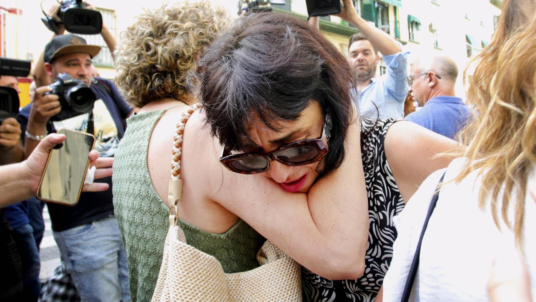 Juana Rivas a su llegada al punto de encuentro fijado por orden judicial para que su hijo menor se reencuentre con su padre, el italiano Francesco Arcuri