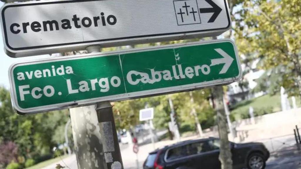 Señal de la dirección de la calle Largo Caballero, en Madrid (España).