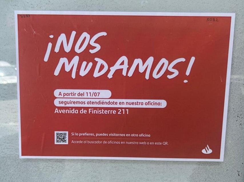 Cartel que informa del cambio de servicio en la oficina de Entrepeñas.