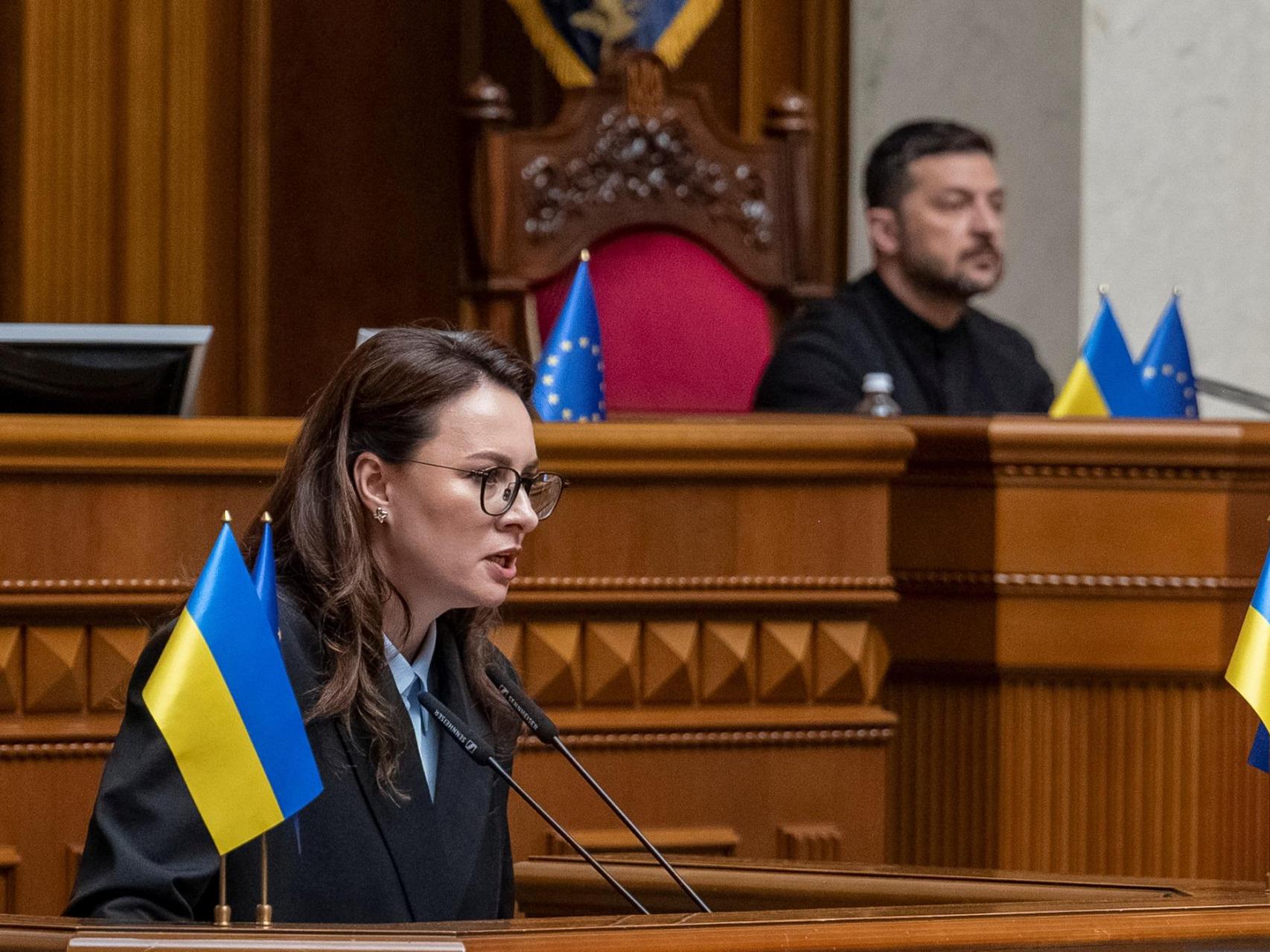 Svyrydenko y Zelenski, durante la sesión de investidura de la primera ministra de Ucrania.