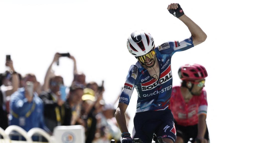 Paret-Peintre celebra su victoria en la línea de meta.