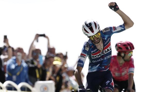 Paret-Peintre celebra su victoria en la línea de meta.