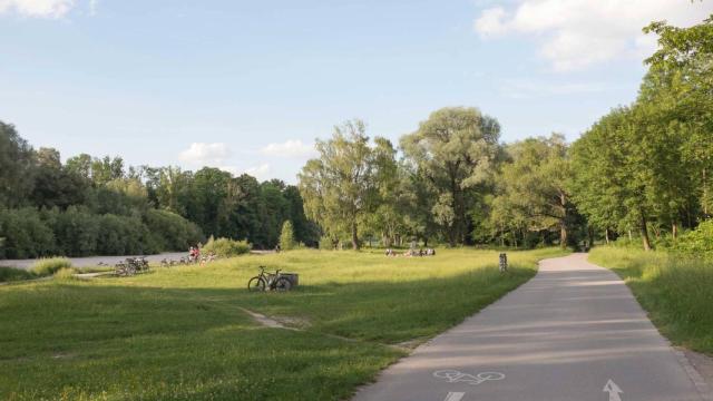 Vista de la ribera río Isar.