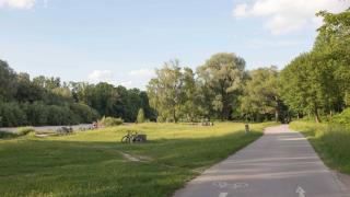 Vista de la ribera río Isar.
