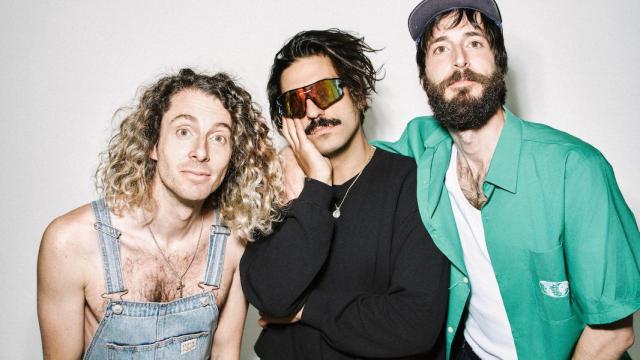 Jesús Luna, Gabi Montes y José Luna forman la banda de rock Sexy Zebras.