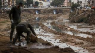 Destrucción del agua en el barranco del Poyo. Efe / Biel Aliño