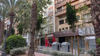Uno de los edificios comprados para crear un bloque turístico en Alicante.