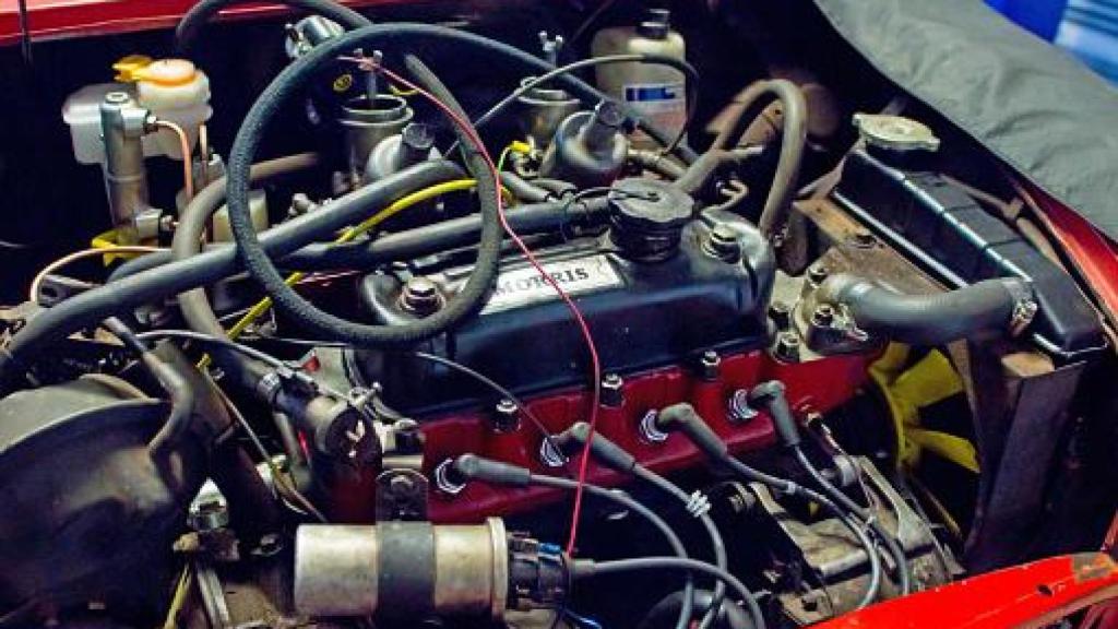 Imagen del motor de un coche.