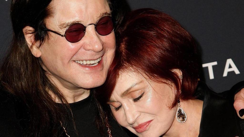 Imagen de Ozzy Osbourne junto a su esposa Sharon.