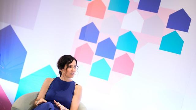 Ayuso, este martes, durante su charla en Zaragoza.