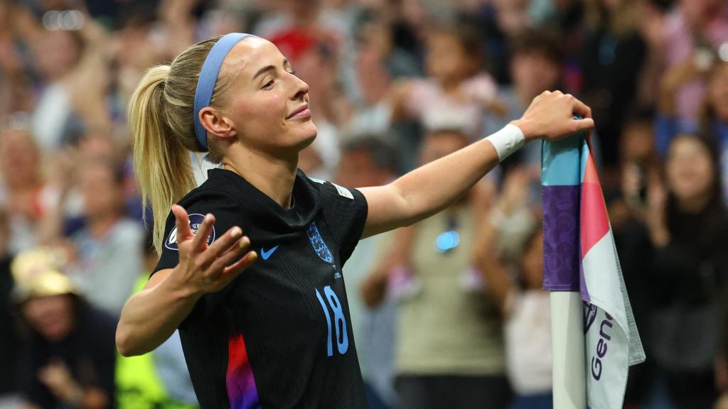 Chloe Kelly celebra el tanto de la victoria para Inglaterra.