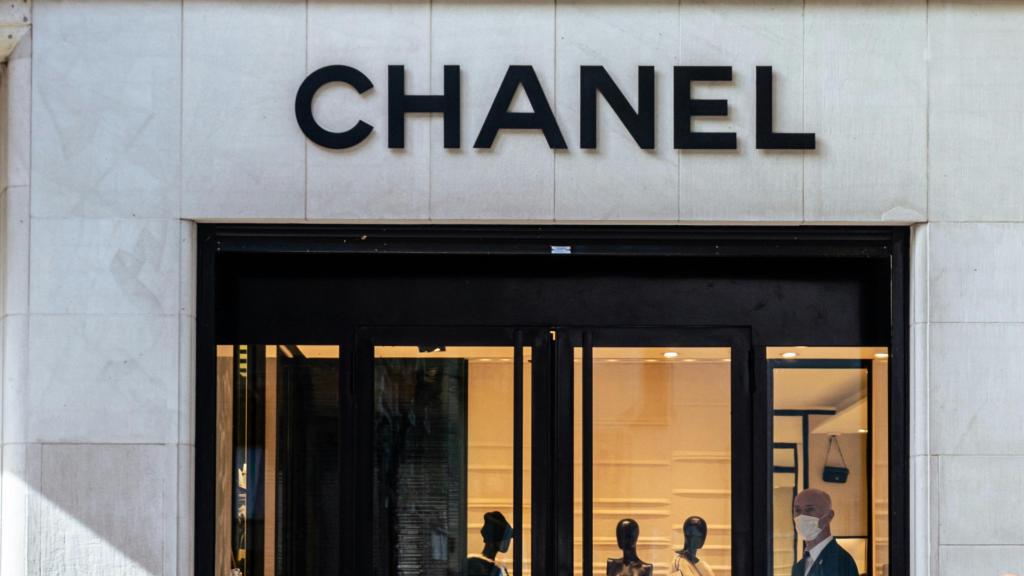 Escaparate de una de las tiendas de Chanel.