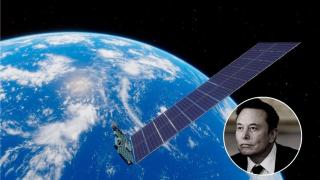 Fotomontaje de Elon Musk y un satélite de Starlink.