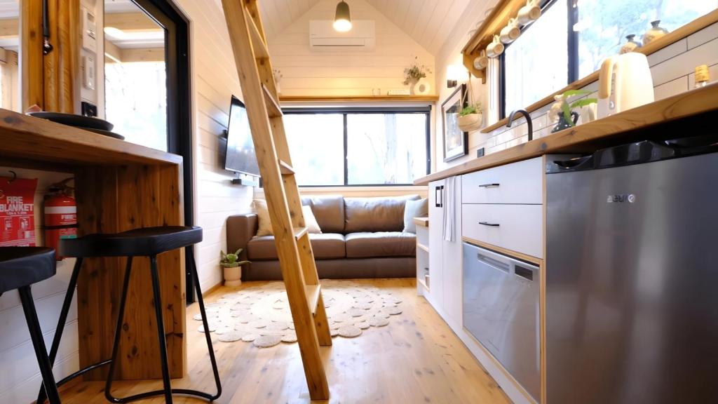 Parte del interior de la minicasa Gunyah.