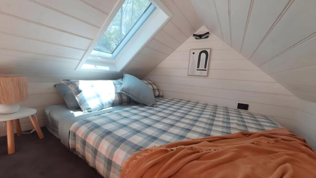 El dormitorio de la minicasa Gunyah.