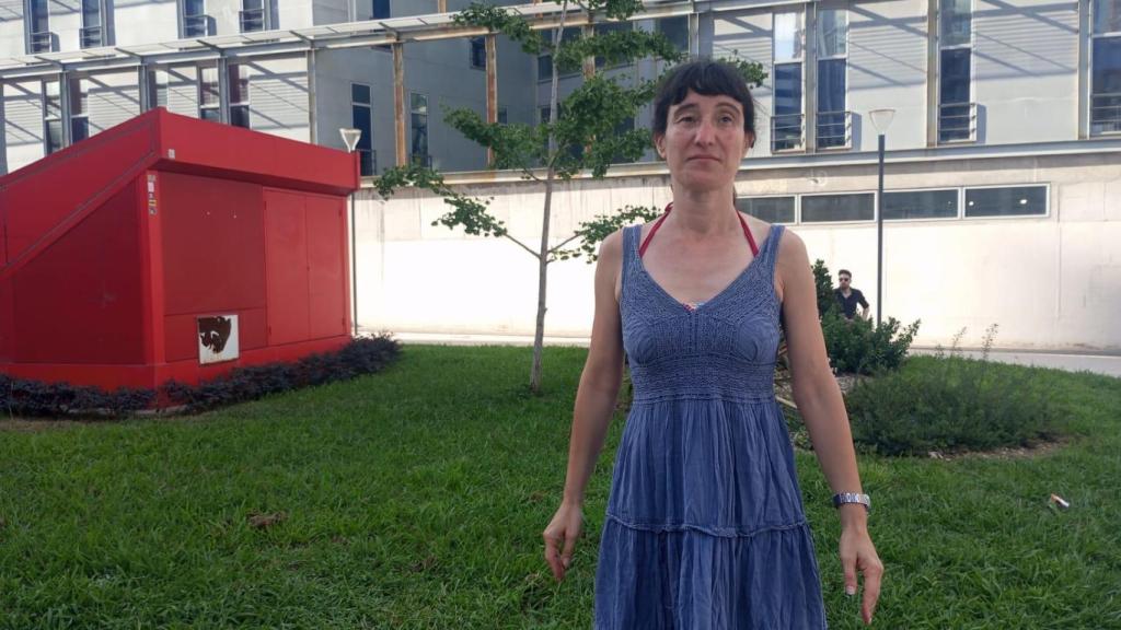 Estíbaliz tiene 48 años y ha tenido que dejar su casa temporalmente.