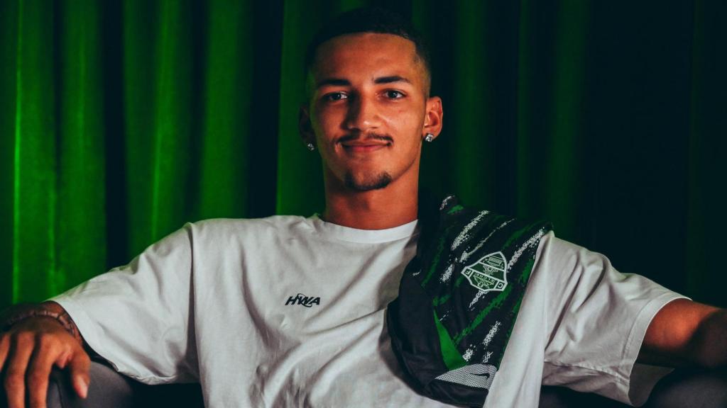 Álvaro Rodríguez, presentado con el Elche