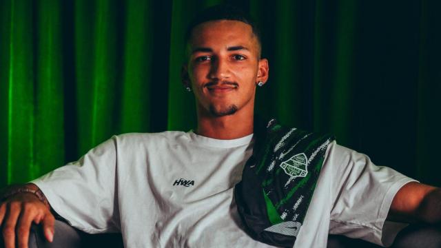 Álvaro Rodríguez, presentado con el Elche