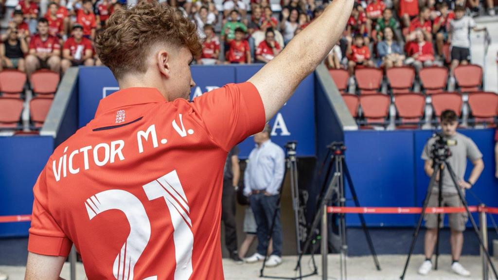 Víctor Muñoz, presentado con Osasuna