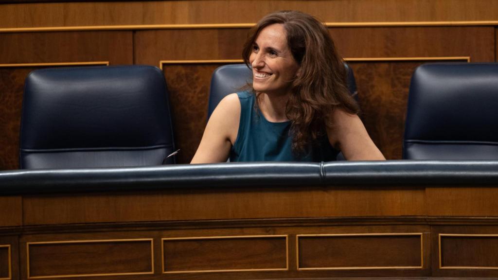 La ministra de Sanidad, Mónica García, durante una sesión plenaria extraordinaria, en el Congreso de los Diputados.