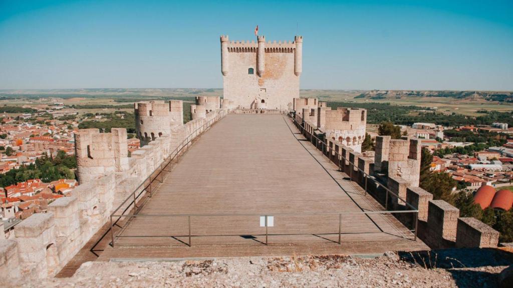 Imagen del castillo de Peñafiel donde se encuentra el Museo Provincial del Vino