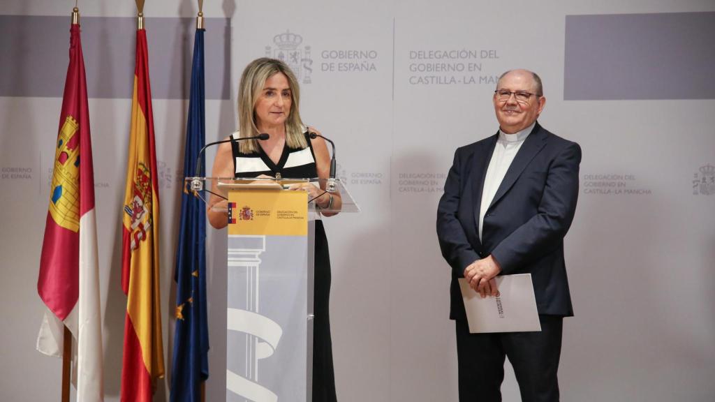 Milagros Tolón junto a Juan Pedro Sánchez Gamero. Foto: Delegación del Gobierno.