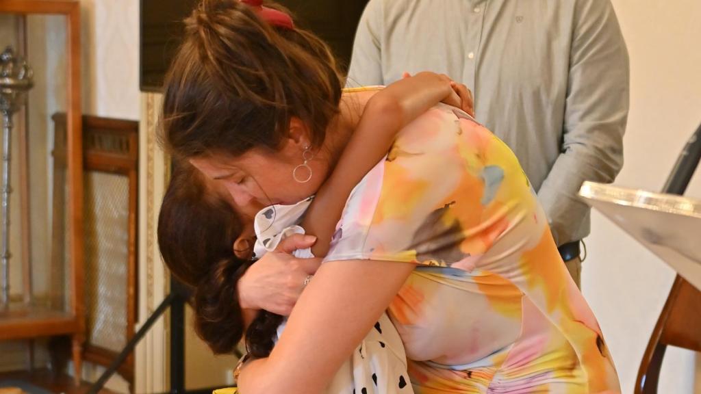 La concejala de Familia e Igualdad de Oportunidades, Miryam Rodríguez, da la bienvenida a 15 menores saharauis