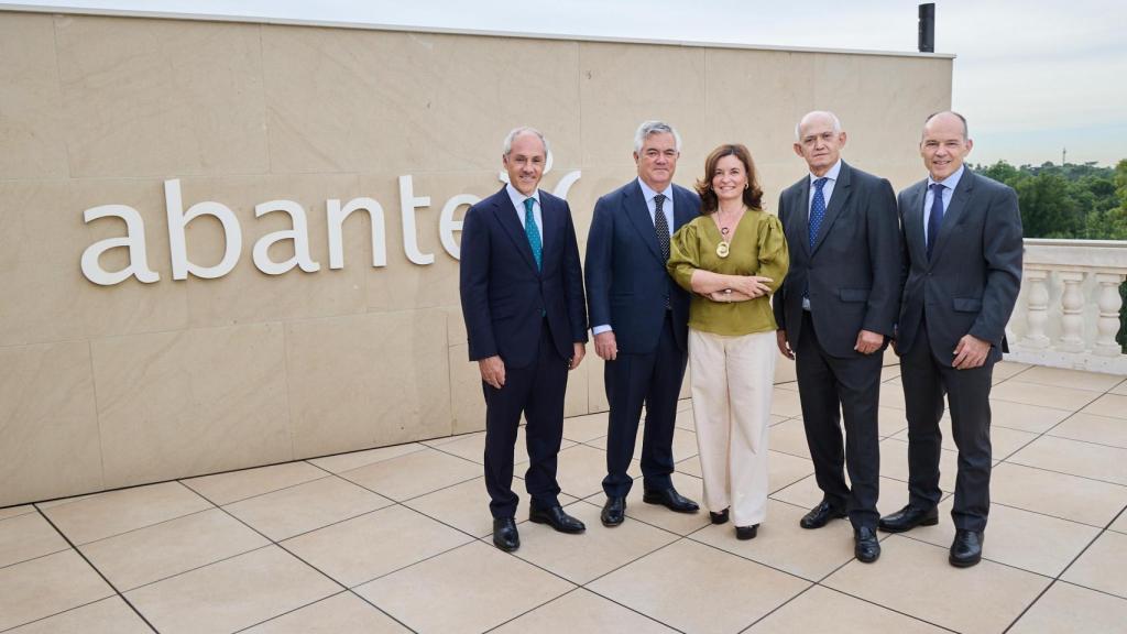 De izquierda a derecha: Guillermo Aranda, Santiago Satrústegui, Gadea de la Viuda, Jorge Sanz y Joaquín Casasús, socios fundadores de atl Capital y Abante.