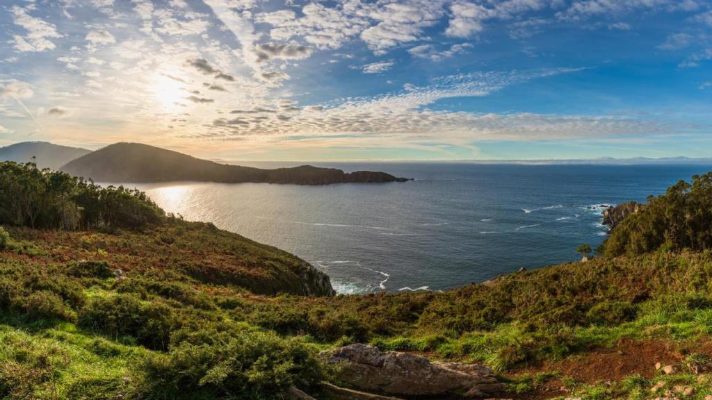 Vista panorámica de la costa atlántica norte en Cedeira, Galicia, España.