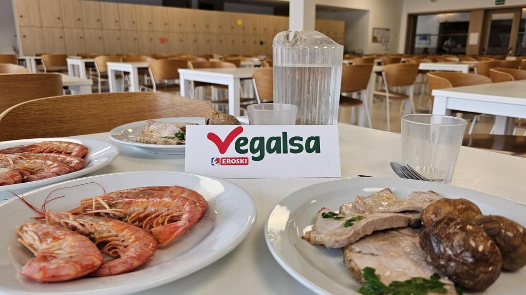 Vegalsa-Eroski dona 2.000 kilos de alimentos a entidades sociales por el Día de Galicia