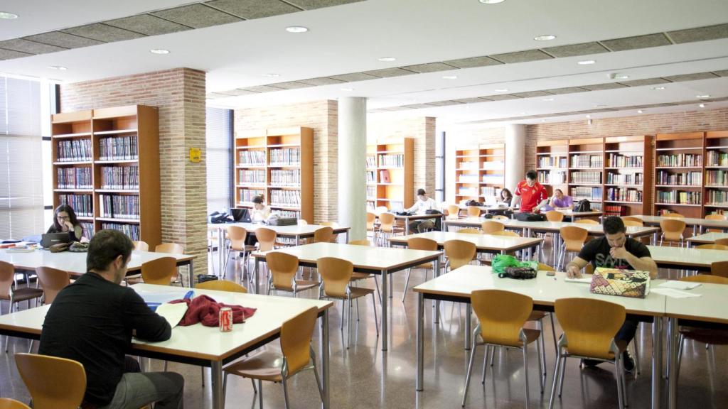 La biblioteca del campus universitario de Orihuela.