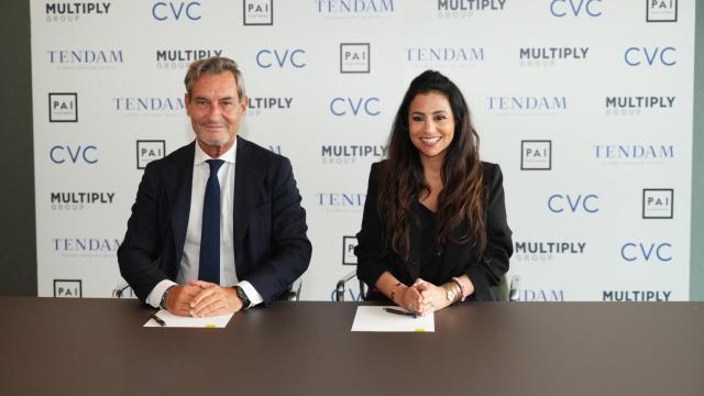 Jaume Miquel, presidente y consejero delegado de Tendam, y Samia Bouazza, CEO y directora general de Multiply Group.