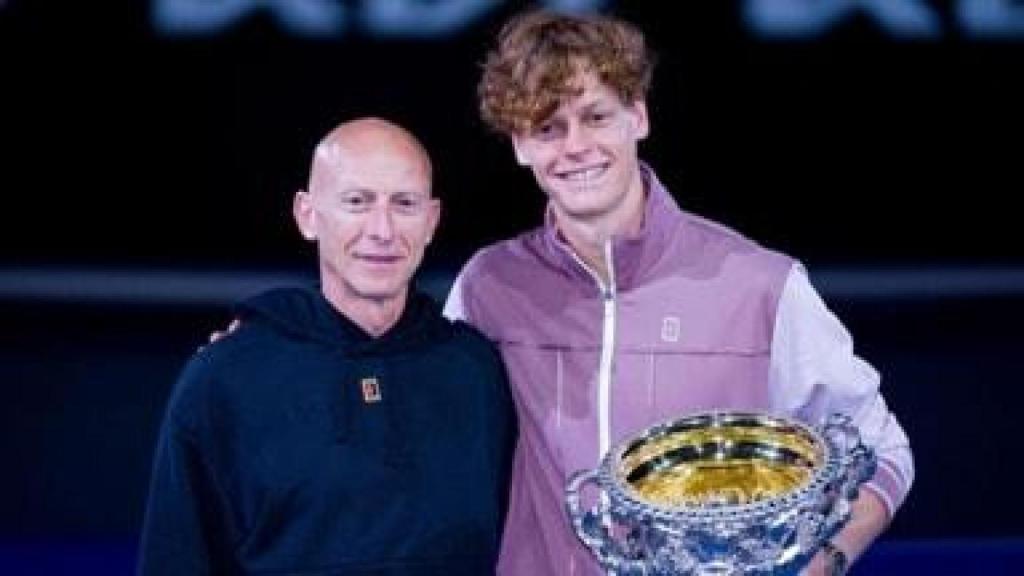 Umberto Ferrara, junto a Sinner.