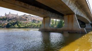 Imagen del Tajo a su paso por el puente de Azarquiel del pasado 14 de julio.