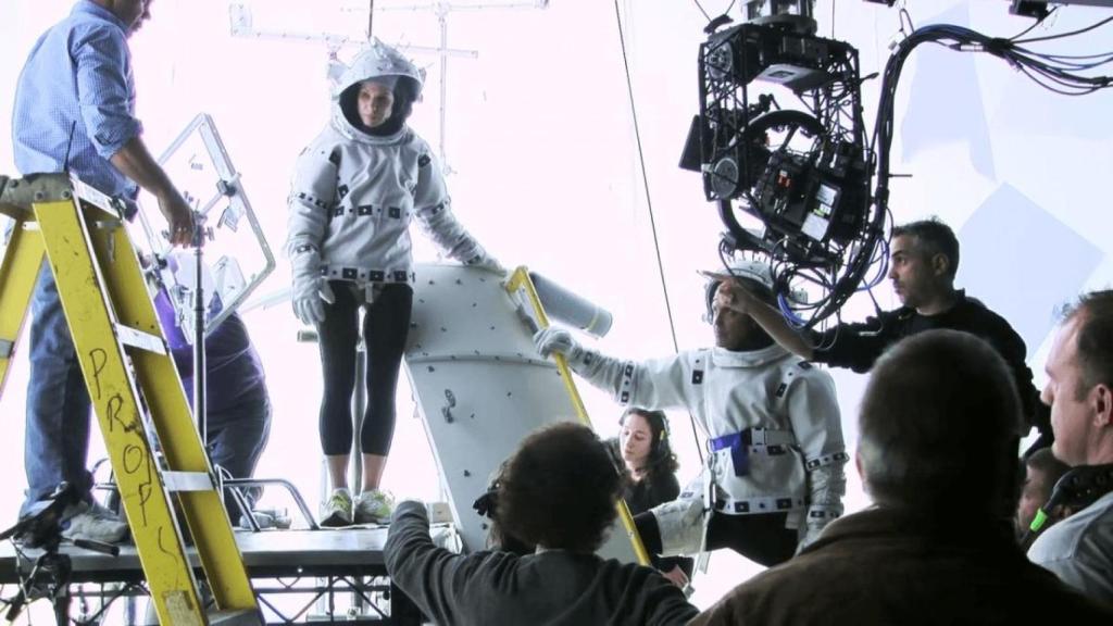 El soporte robótico diseñado por el ingeniero electrónico Raúl Rodríguez, durante el rodaje de 'Gravity'.