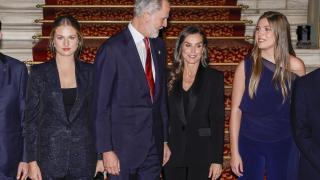 La Familia Real posa a su llegada al Gran Teatro del Liceu en Barcelona.