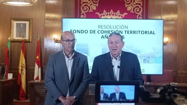 El delegado territorial de la Junta en Zamora, Fernando Prada, y el presidente de la Diputación de Zamora, Javier Faúndez, durante su rueda de prensa de este miércoles