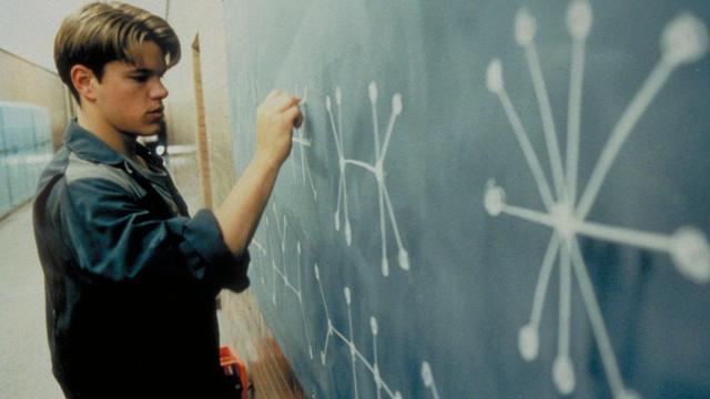 Una escena de 'El indomable Will Hunting' (1997) en la que el protagonista resuelve un complejísimo problema matemático.