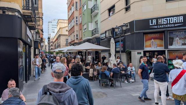 La calle Castaños de Alicante abarrotada en esta primavera.