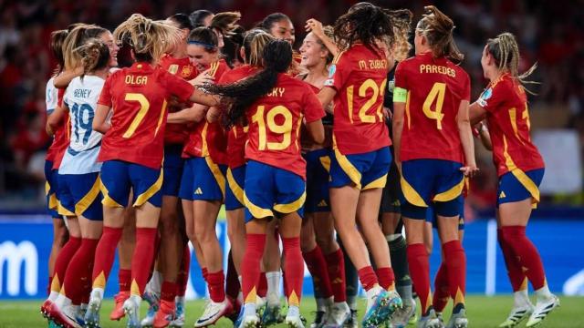 La Selección Española Femenina de Fútbol tras uno de los partidos de la Eurocopa 2025.