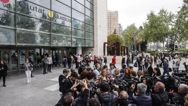 Ciudad de la Justicia de Valencia durante la llegada de Pilar Bernabé a su declaración. Rober Solsona / Europa Press