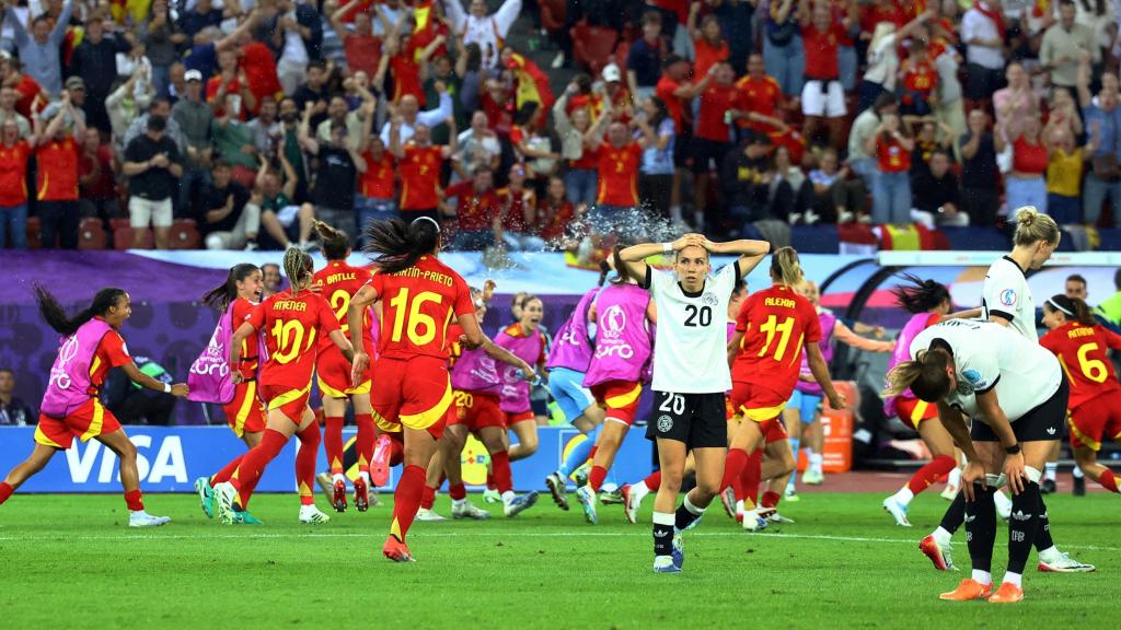 Las futbolistas de España celebran el pase a la final de la Eurocopa