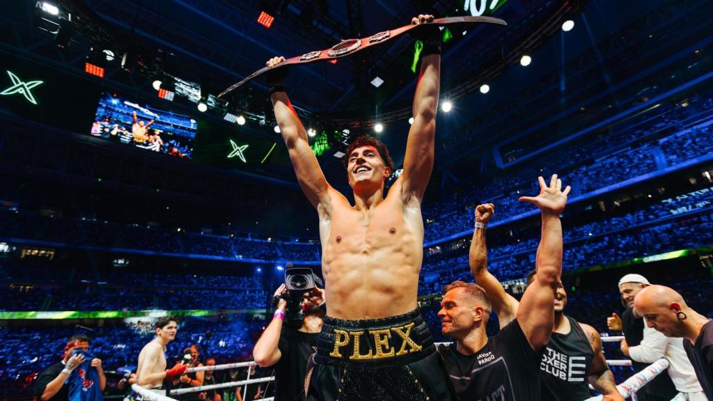 Plex, ganador levanta el cinturón de ganador en La Velada del Año IV en el Santiago Bernabéu