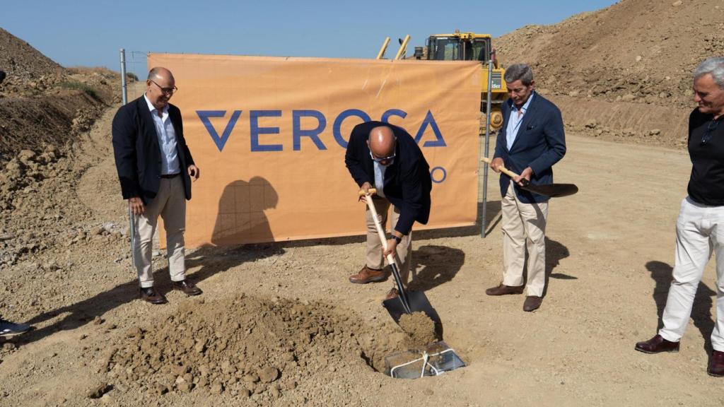 La colocación de la primera piedra.